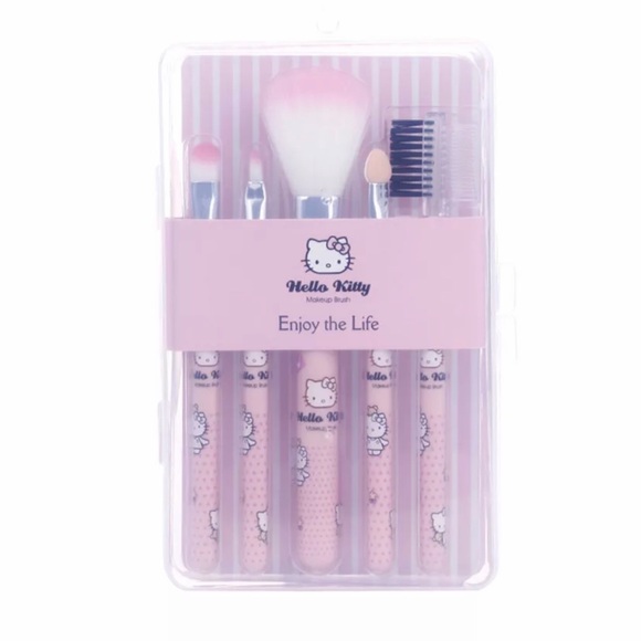 Hello Kitty Other - ✨✨✨Hello Kitty Make-Up 5 Piece Brush Set✨✨✨